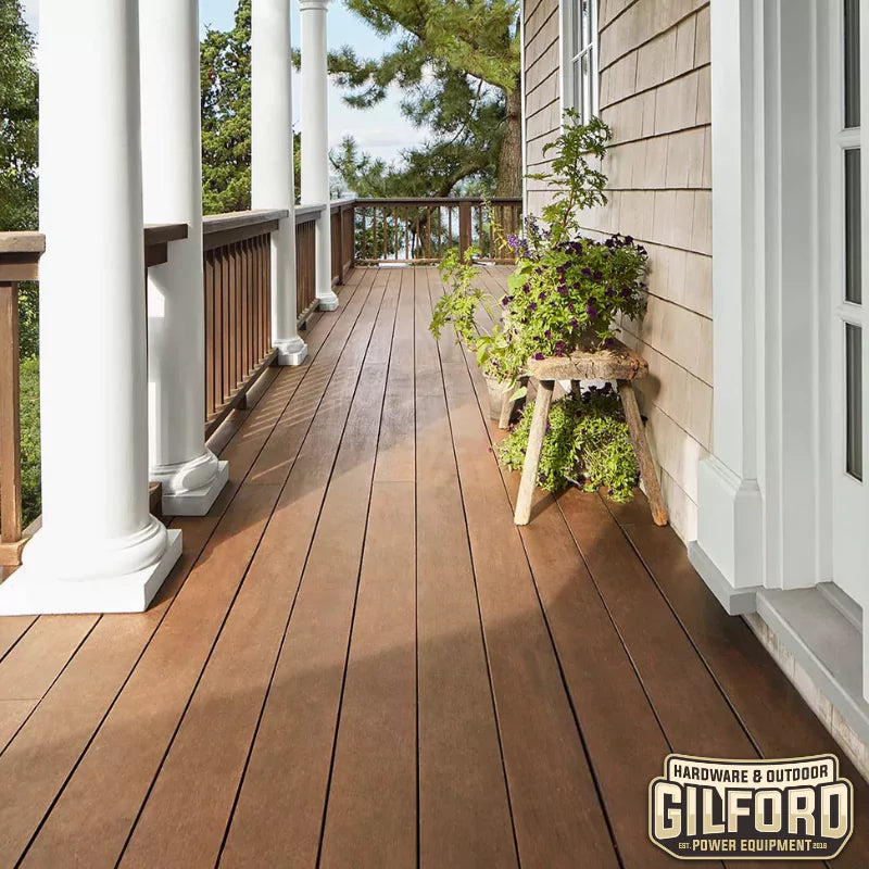 Benjamin Moore Woodluxe Oil-Based Waterproofing Exterior Semi-Transparent Deck and Siding Stain