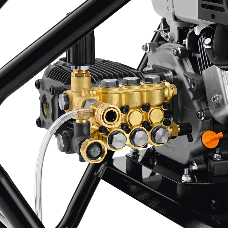 Close-Up of STIHL RB 600 Brass Water Pump – Featuring corrosion-resistant premium brass pump for reliable performance in demanding jobs.